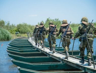 Ο ΕΣ ετοιμάζεται για αντεπίθεση στον Έβρο: Ασκήσεις διάβασης υδάτινων κωλυμάτων (φωτό)